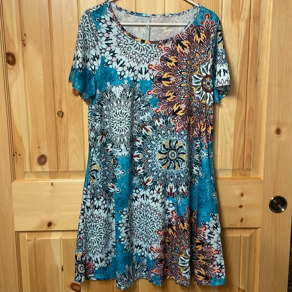Colorful Lightweight Dress - Picture 2 of 8